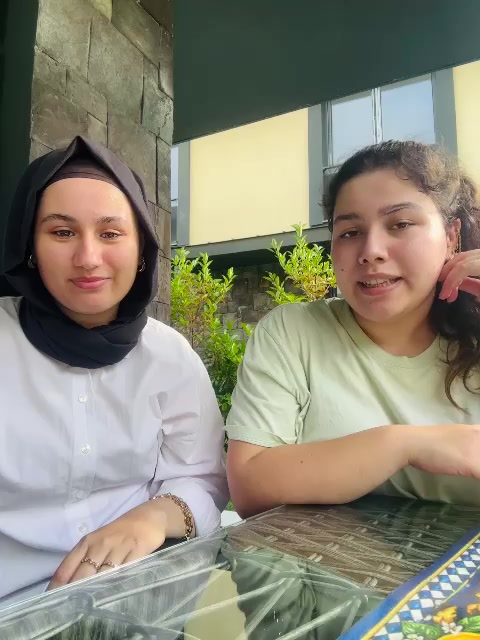 Ebru ve Elif Karakelle öğrenci görüşü video kapağı